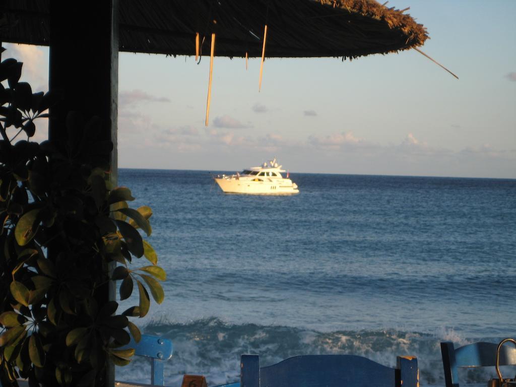 Hotel Coral Front Beach à Káto Zákros Extérieur photo